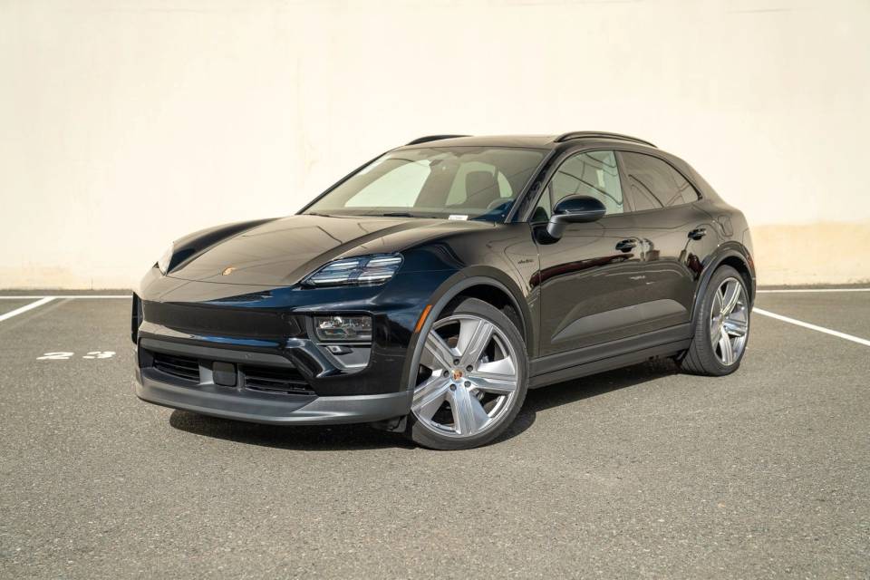 2025 Porsche Macan Base