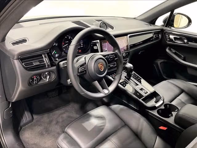 2026 Porsche Macan - Photo 28