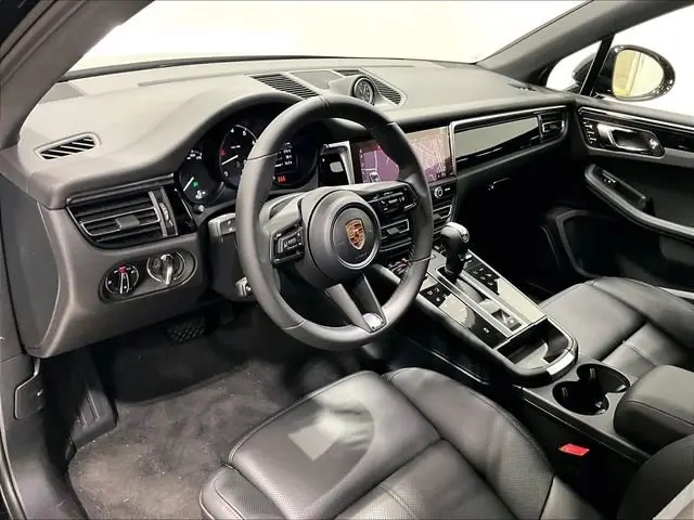 2026 Porsche Macan - Photo 30
