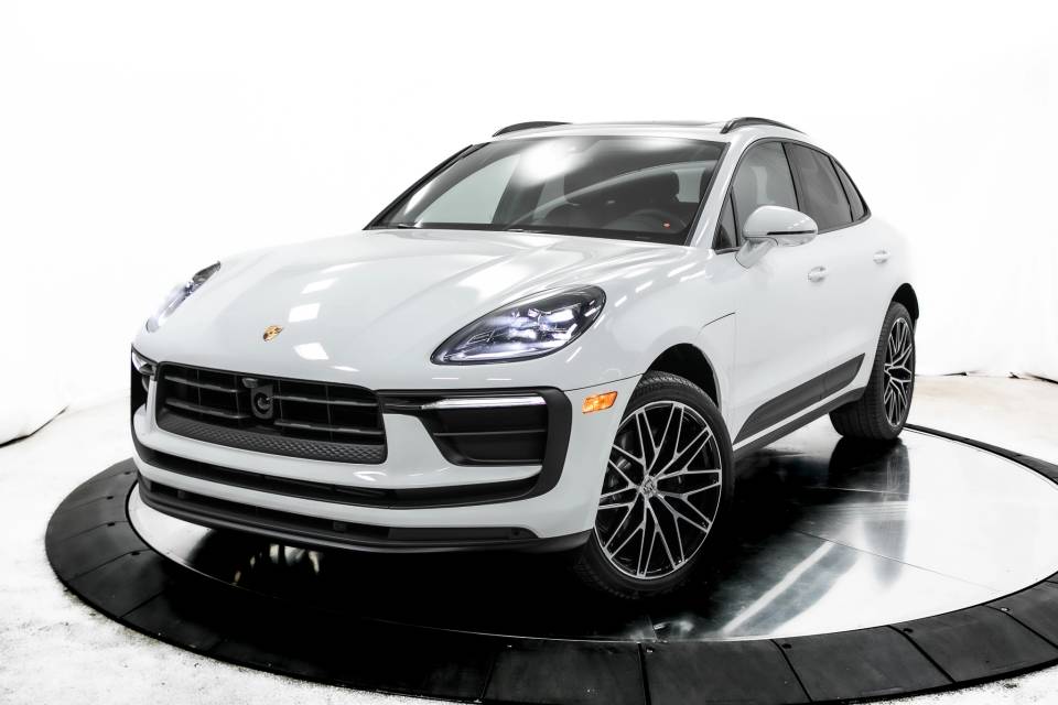 2025 Porsche Macan Base