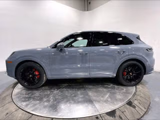 2026 Porsche Cayenne S - Photo 9