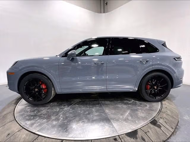 2026 Porsche Cayenne S - Photo 11