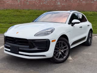 2023 Porsche Macan -'s photo