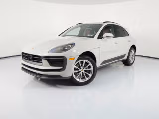 2025 Porsche Macan's photo