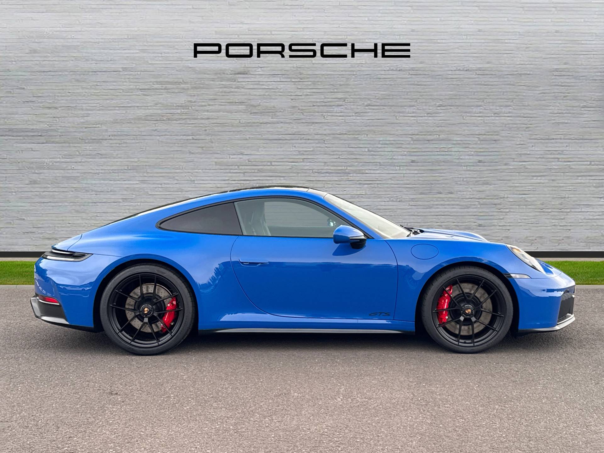 911 Carrera 4 GTS, photo 2 of 25