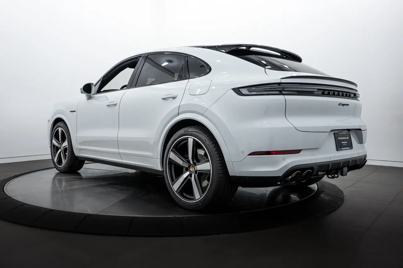2026 Porsche Cayenne Coup E-Hybrid - Photo 24