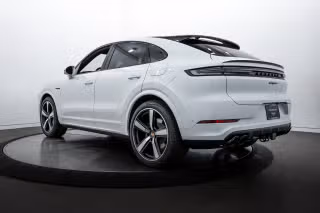 2026 Porsche Cayenne Coup E-Hybrid - Photo 17