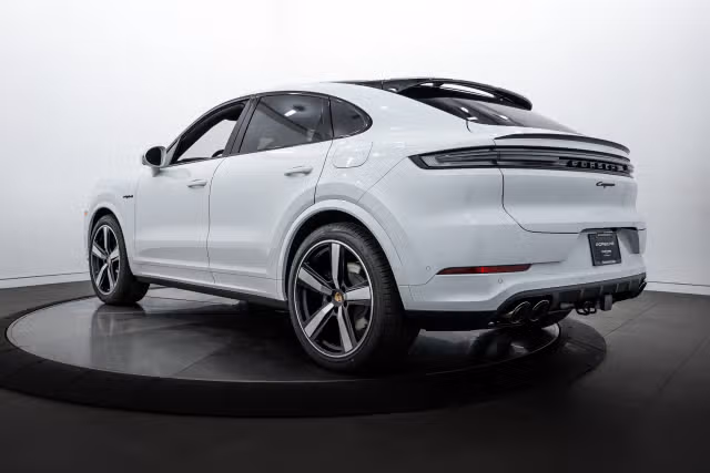 2026 Porsche Cayenne Coup E-Hybrid - Photo 18