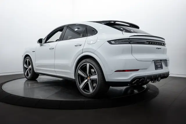 2026 Porsche Cayenne Coup E-Hybrid - Photo 22