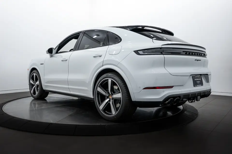 2026 Porsche Cayenne Coup E-Hybrid - Photo 23