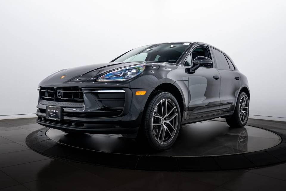 2026 Porsche Macan Base