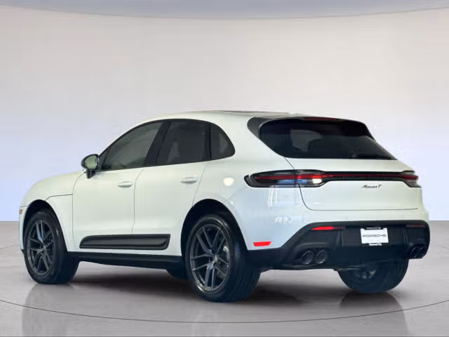 2026 Porsche Macan T - Photo 18