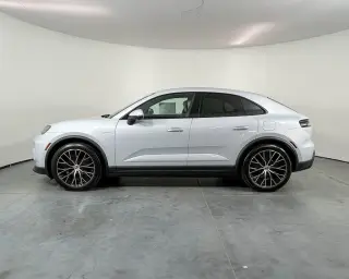 2026 Porsche Macan Base - Photo 13