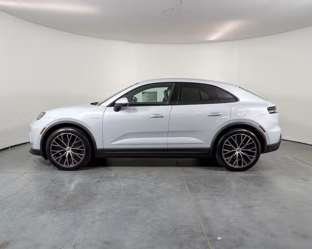 2026 Porsche Macan Base - Photo 10