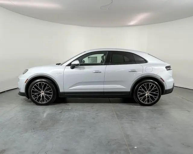 2026 Porsche Macan Base - Photo 14