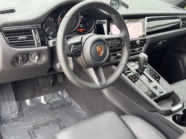 2026 Porsche Macan T - Photo 26