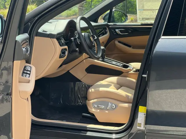2025 Porsche Macan Base - Photo 30