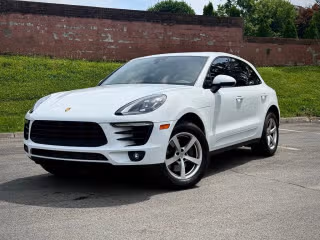 2017 Porsche Macan -'s photo