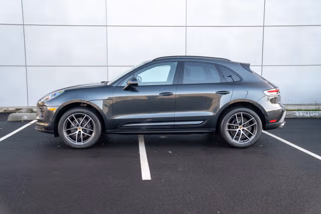 2026 Porsche Macan - Photo 10
