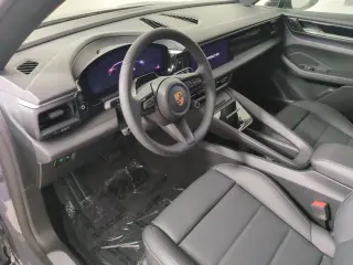 2026 Porsche Macan Base - Photo 29