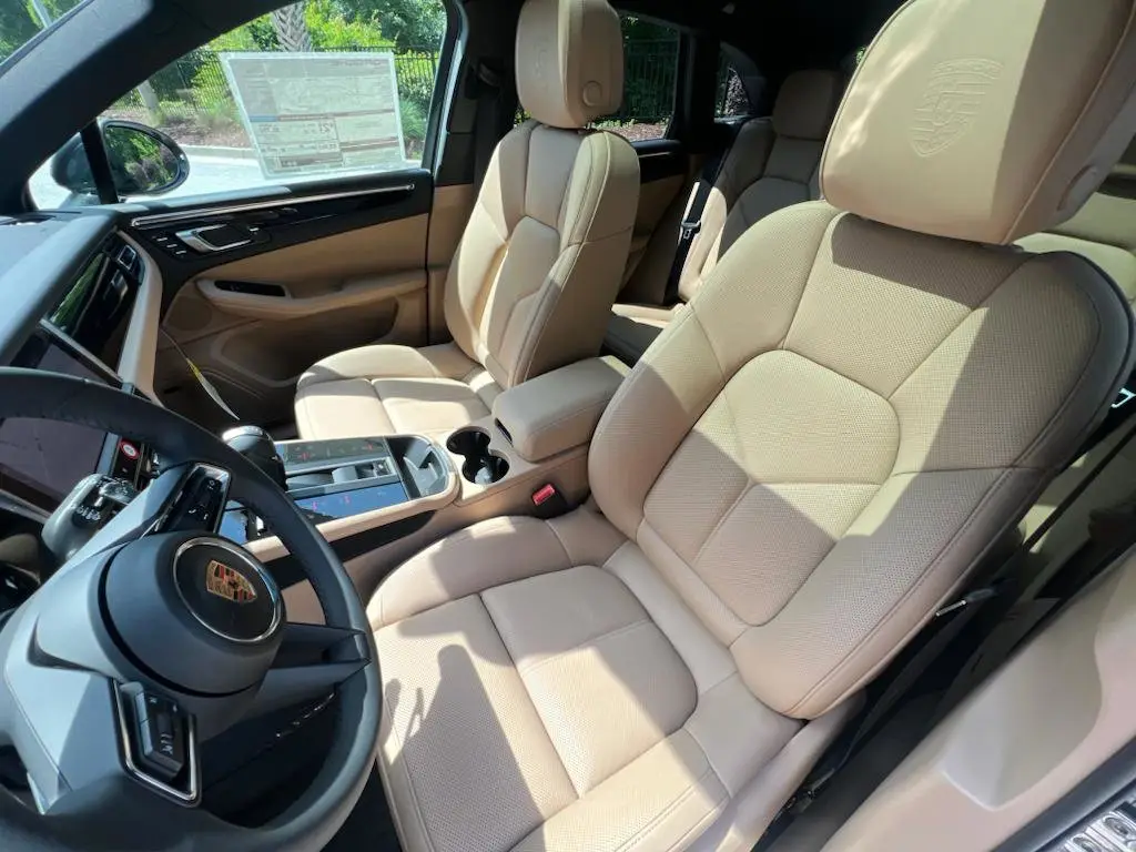 2025 Porsche Macan Base - Photo 40