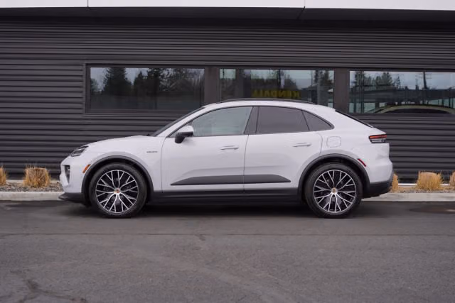 2026 Porsche Macan Base - Photo 10