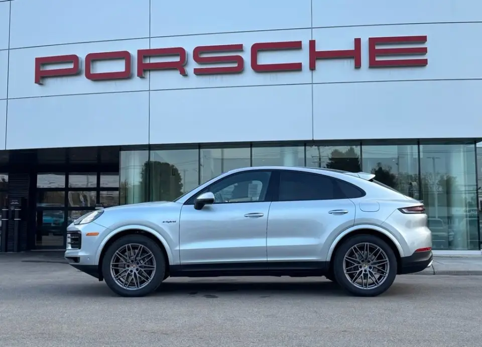 2026 Porsche Cayenne Coup E-Hybrid - Photo 15