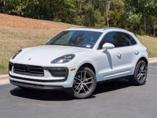 2025 Porsche Macan's photo