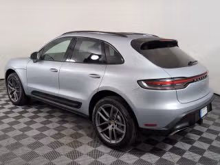2025 Porsche Macan T - Photo 17