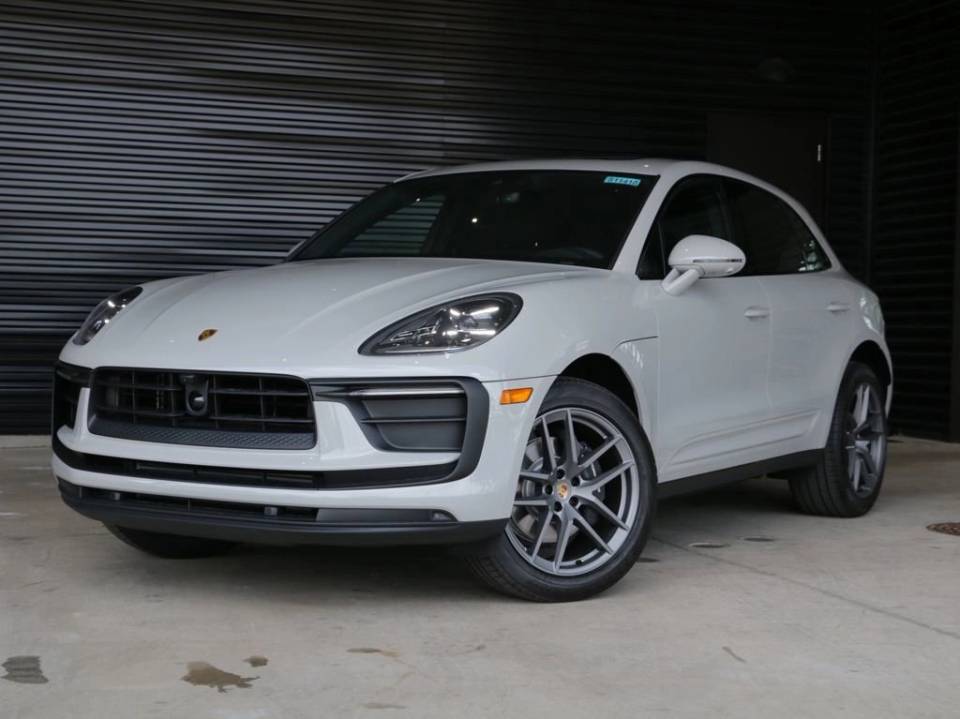 2026 Porsche Macan Base