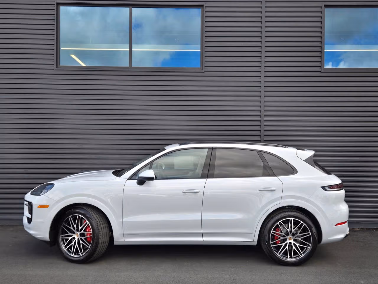 2026 Porsche Cayenne S - Photo 12
