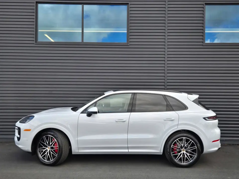 2026 Porsche Cayenne S - Photo 15
