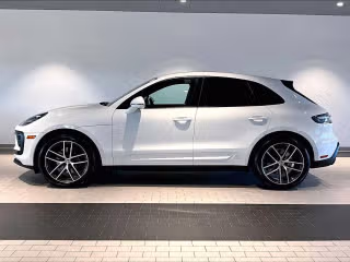 2026 Porsche Macan T - Photo 9