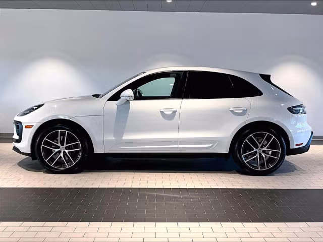 2026 Porsche Macan T - Photo 10