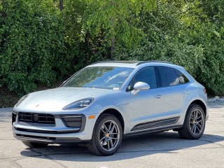 2025 Porsche Macan's photo