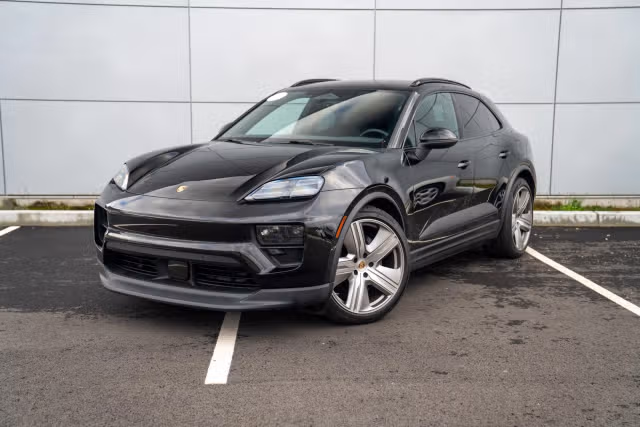 Used 2025 Porsche Macan Base with VIN WP1AD2XA2SL076612 for sale in Bellevue, WA