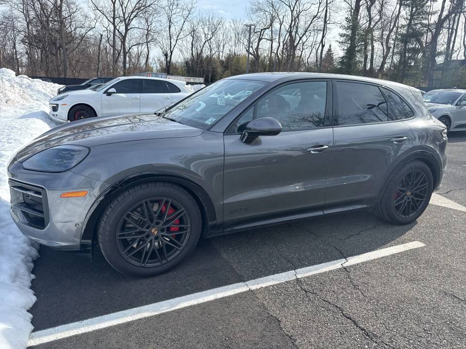 2025 Porsche Cayenne GTS
