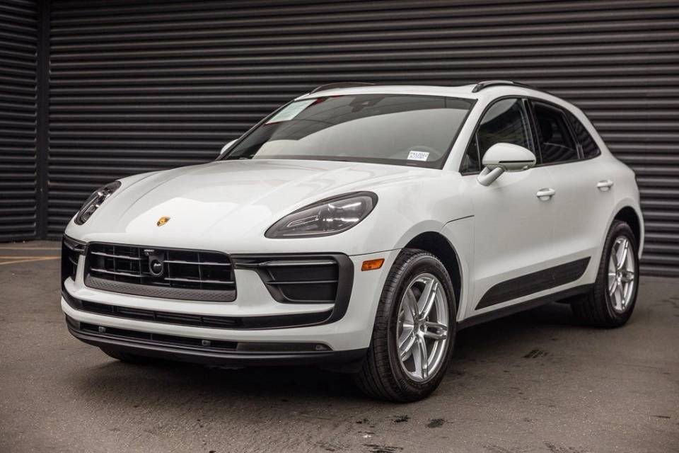 2025 Porsche Macan T