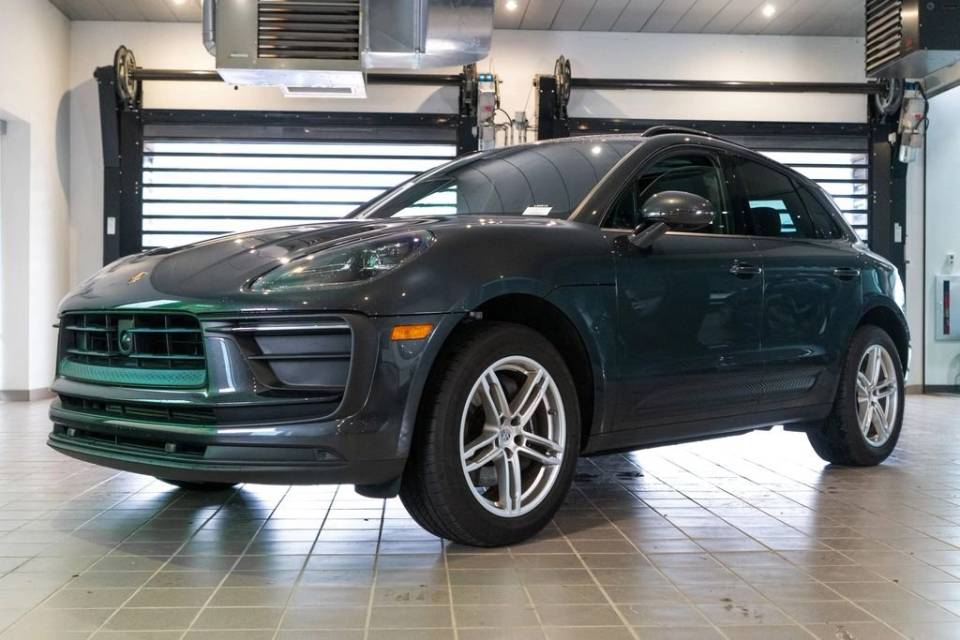 2025 Porsche Macan Base