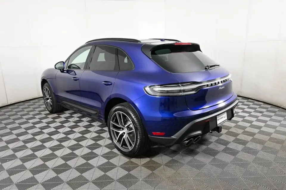2025 Porsche Macan - Photo 23