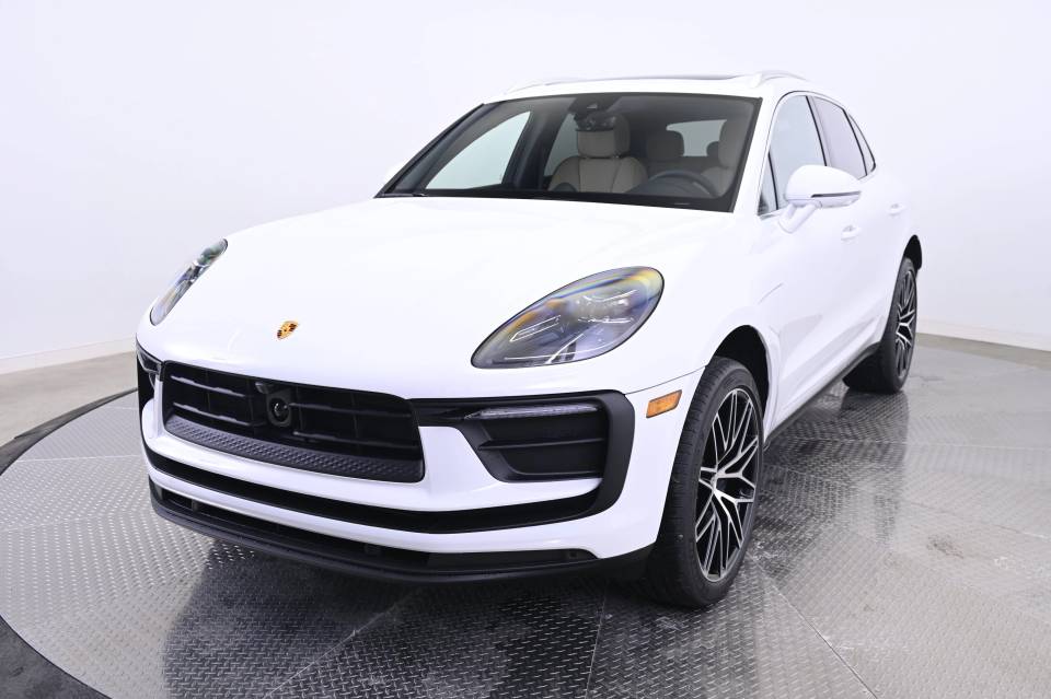 2026 Porsche Macan Base