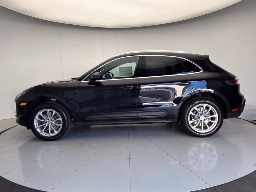 2026 Porsche Macan - Photo 12