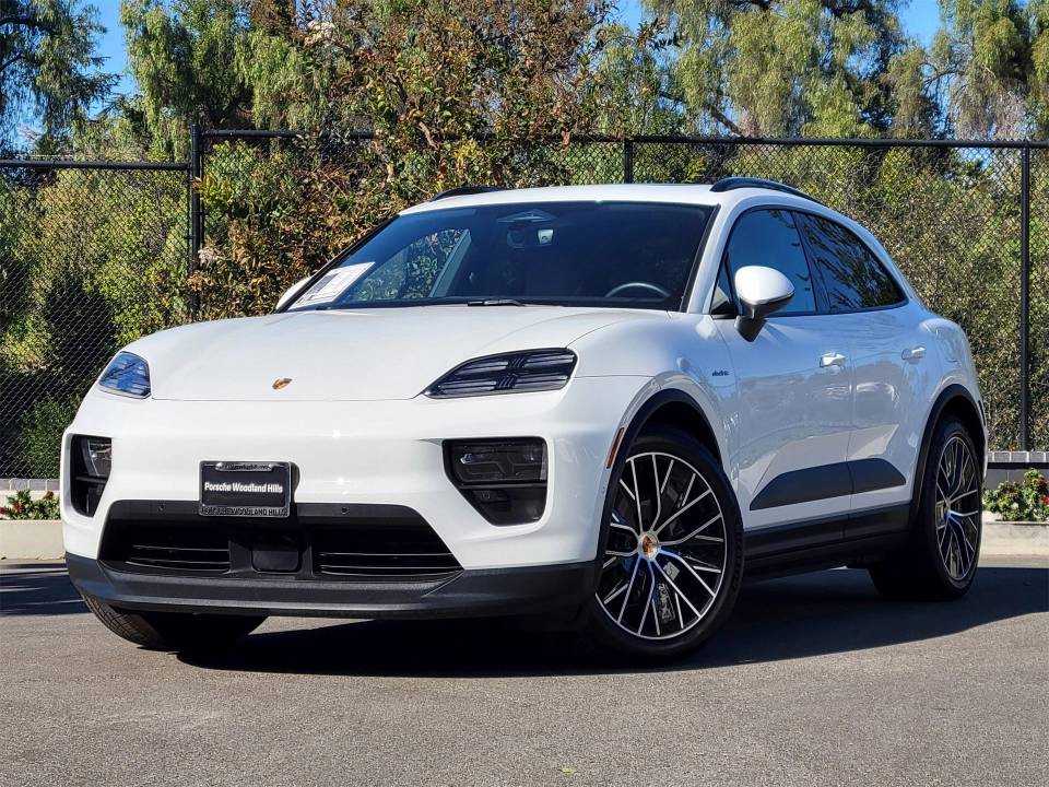 2025 Porsche Macan Base
