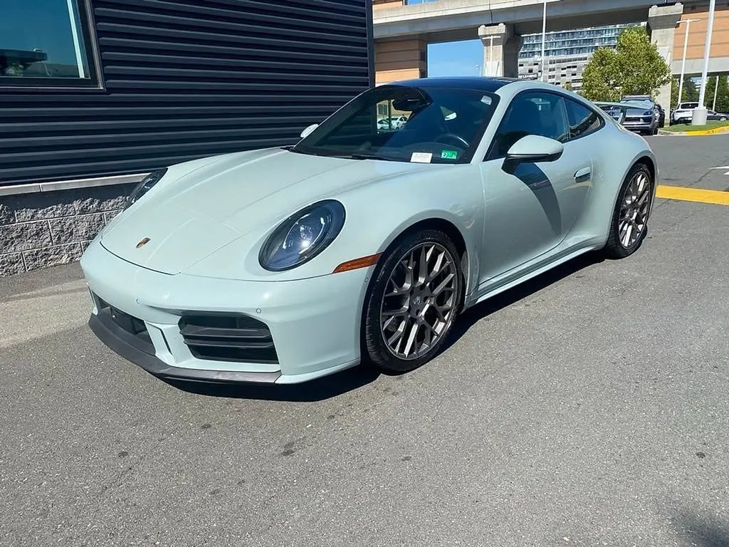 2025 Porsche 911 Carrera