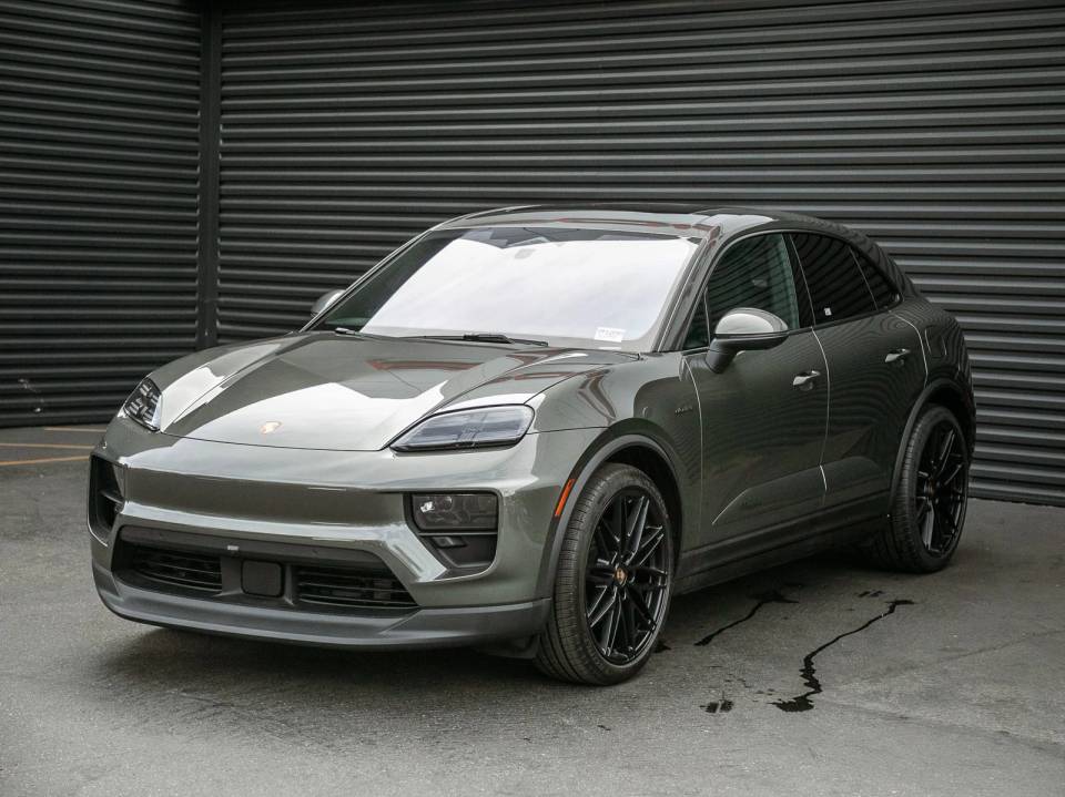 2025 Porsche Macan Base