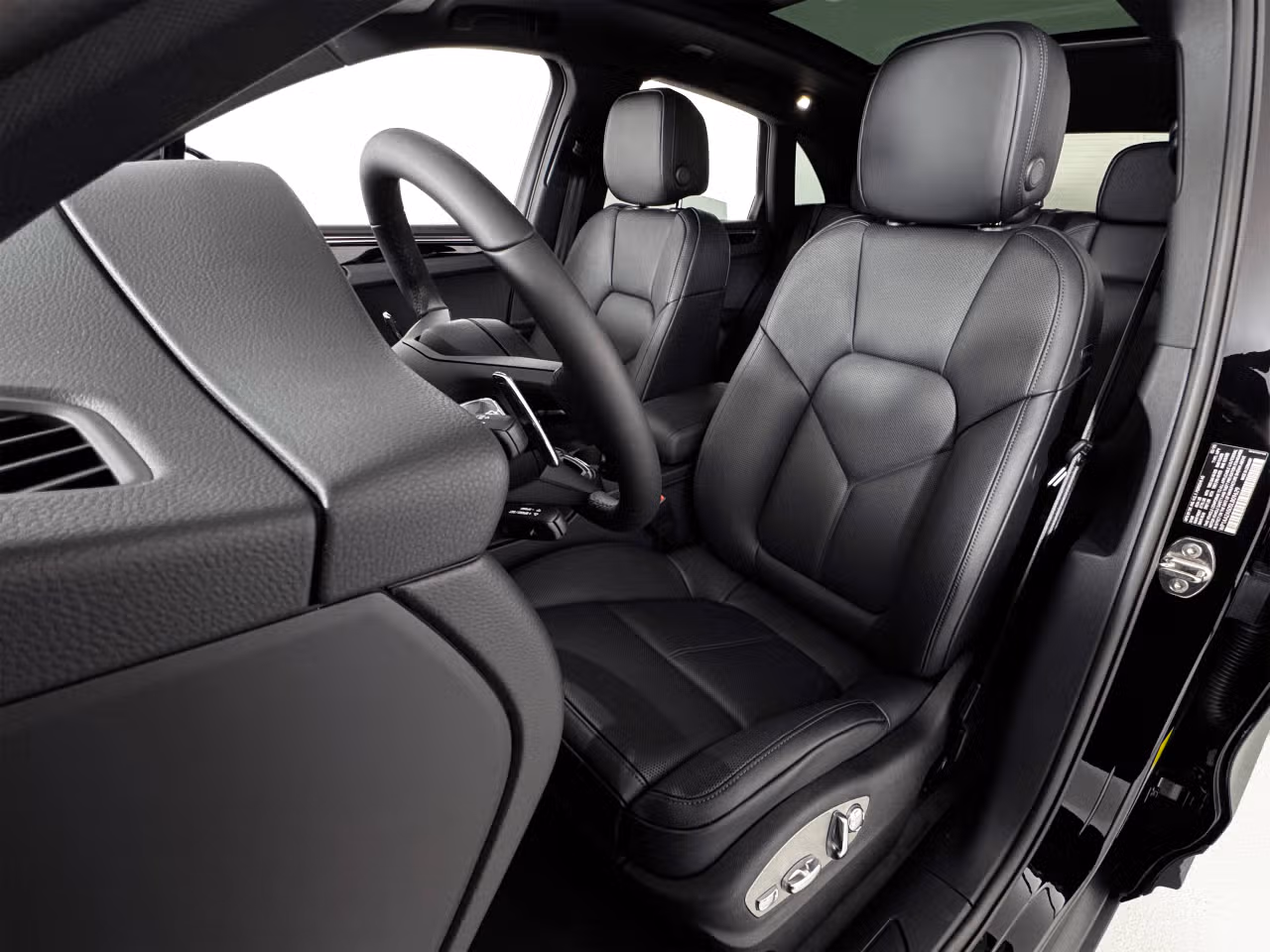 2025 Porsche Macan - Photo 36