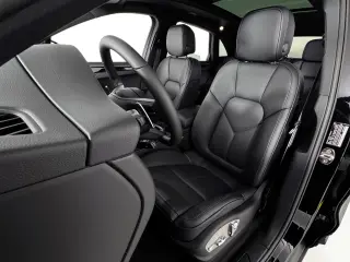 2025 Porsche Macan - Photo 37
