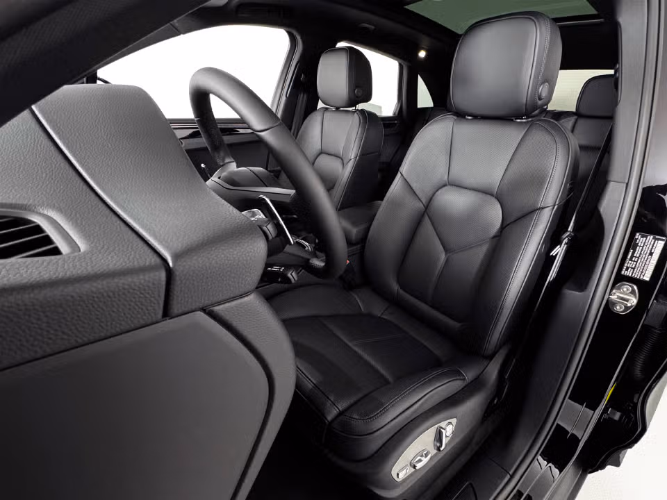 2025 Porsche Macan - Photo 35