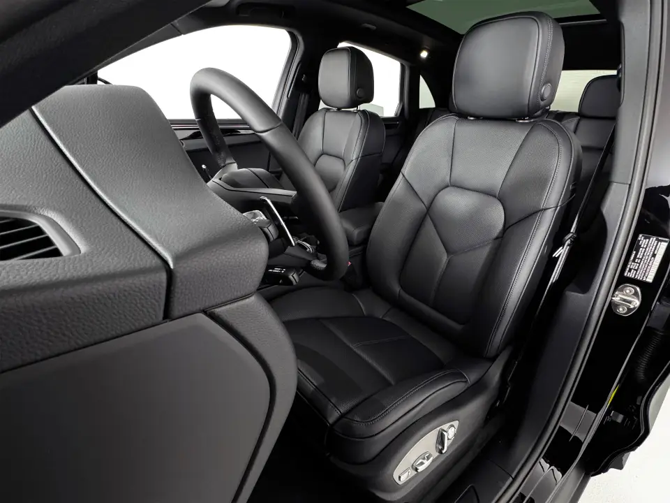 2025 Porsche Macan - Photo 39