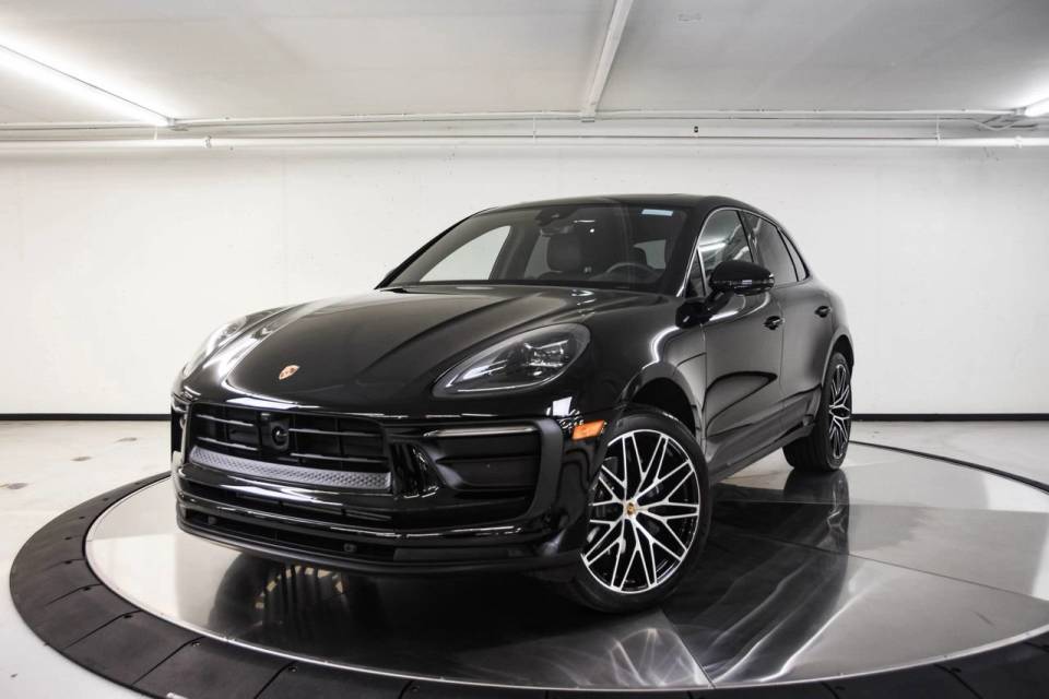 2026 Porsche Macan Base